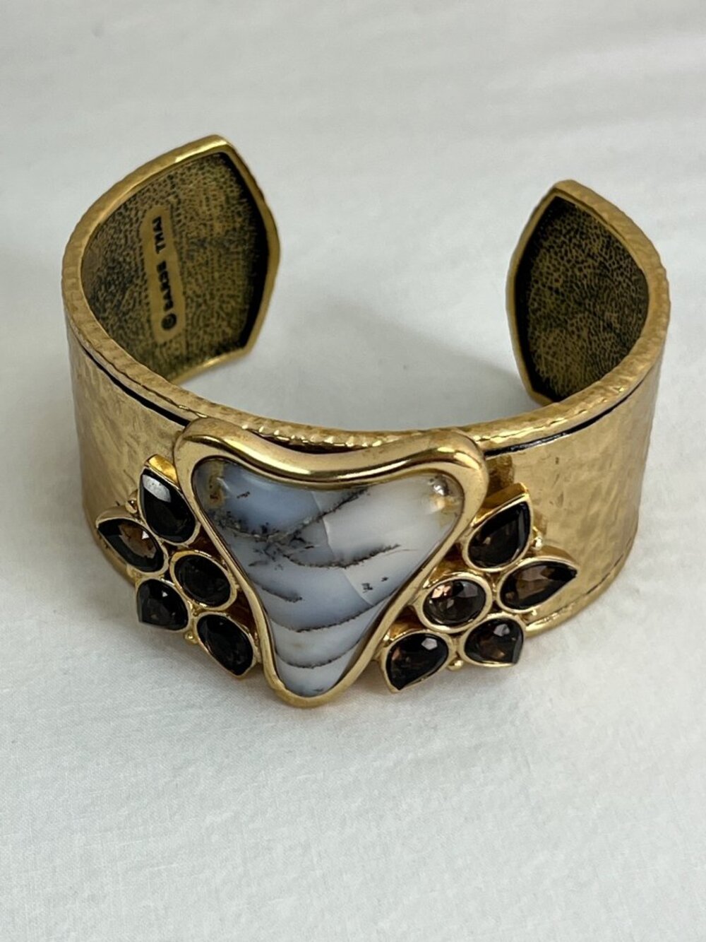 Barse Agate Brass Gold Tone Hammered Cuff Bracelet With White Agate Center Thai